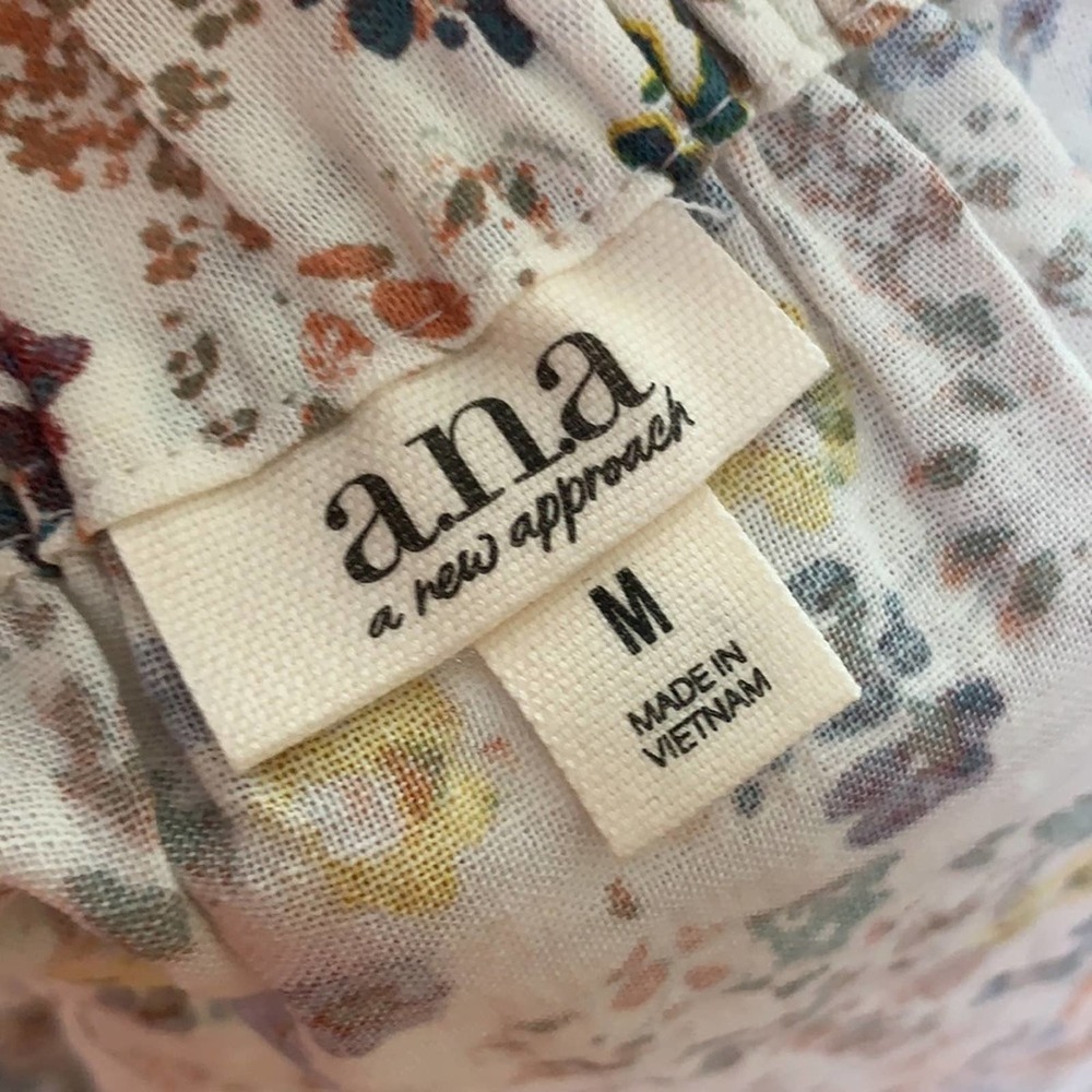 A.N.A MULTICOLORED COLORED FLORAL PRINT TANK WITH SHOULDER BOW ACCENTS MEDIUM - Picture 7 of 8